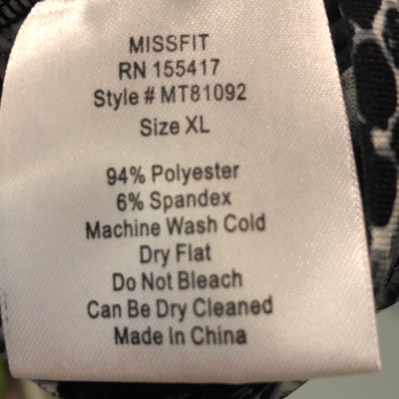 Snake print mock neck top. XL. Fits like a small. - Picture 4 of 5